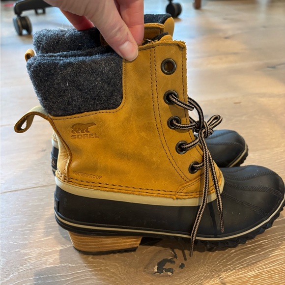 Sorel Women's Winter Boots - Black and Tan - Picture 4 of 7